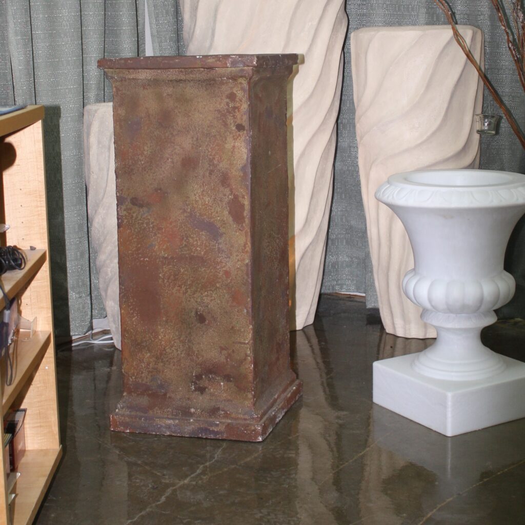 rustic pedestal 001 Cropped